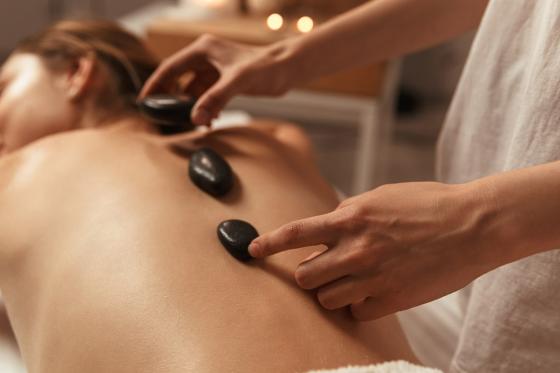 Massages aux pierres chaudes  - 90 minutes de massage + 20 minutes détente pour 1 personne  
