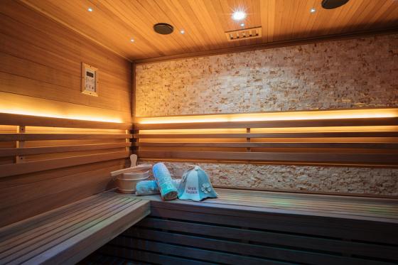 Day Spa - in Crystal Luxury Suite mit Whirlpool, Sauna und Knabberteller für 2  