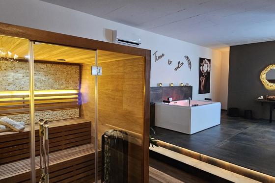 Day Spa - in Crystal Luxury Suite mit Whirlpool, Sauna und Knabberteller für 2 1 