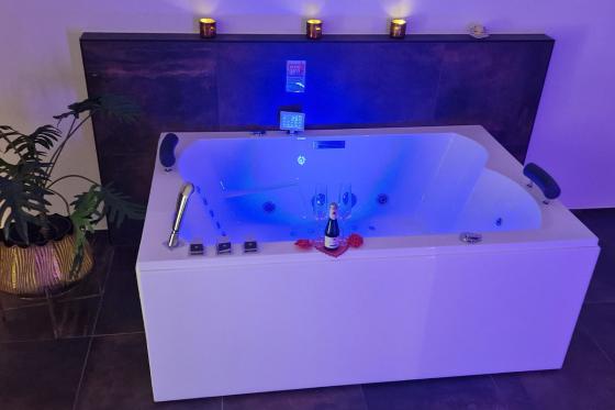 Day Spa - in Crystal Luxury Suite mit Whirlpool, Sauna und Knabberteller für 2 2 