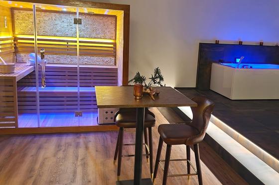 Day Spa - in Crystal Luxury Suite mit Whirlpool, Sauna und Knabberteller für 2 4 