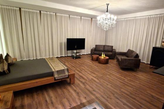 Day Spa - in Crystal Luxury Suite mit Whirlpool, Sauna und Knabberteller für 2 5 