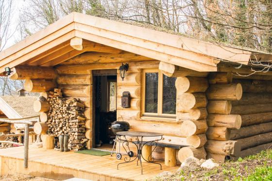 Séjour idyllique en cabane  - 1 nuit avec petit déjeuner inclus pour 2 personnes  