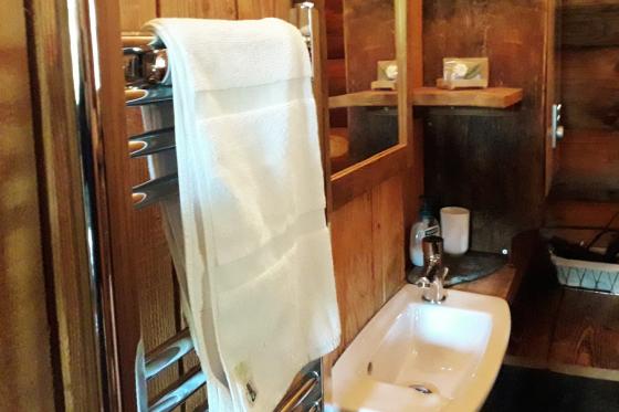 Séjour idyllique en cabane  - 1 nuit avec petit déjeuner inclus pour 2 personnes 3 