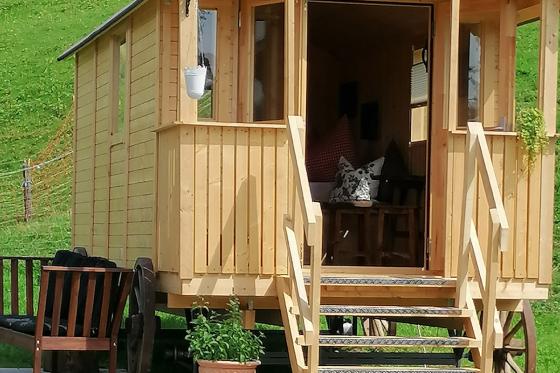 Übernachtung im Zirkuswagen - inkl. 3-Gang-Menü und Frühstück für 2 Personen  