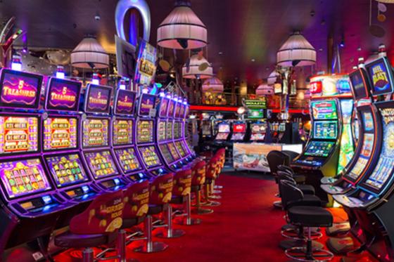 Casino & Pool - Summer pack - Jeux, cocktail de bienvenue et plat inclus pour 2 personnes 1 