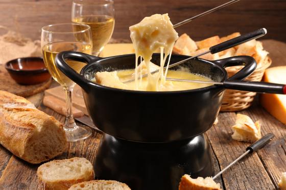Alpenkräuter-Käsefondue - mit Aussicht auf den Vierwaldstättersee für 2 Personen  