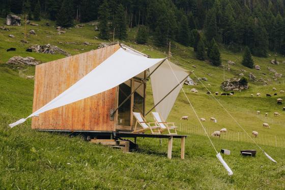 Séjour en Tiny House  - & panier petit déjeuner dans les Grisons pour 2 personnes  