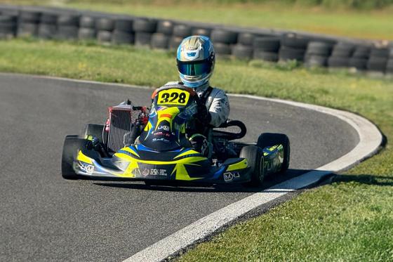 Pilotage Karting professionnel - 2 x 10 minutes et 1 x 15 minutes pour 2 personnes  
