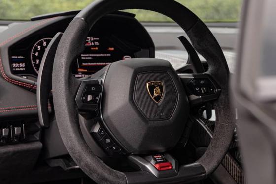 Lamborghini Huracan  - LP610-4 Carbon Edition 3 Stunden fahren inkl. 100 km für 1 Person 2 