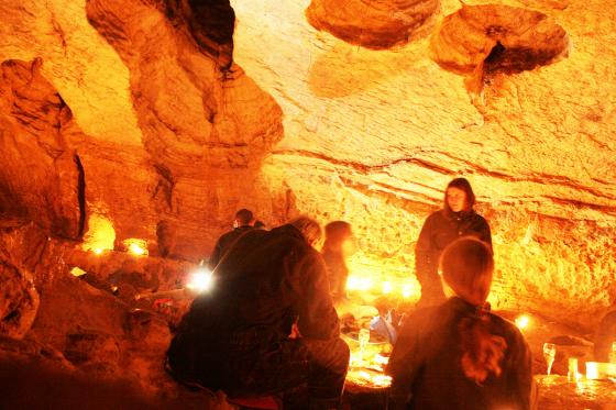 Höhlenraclette à discrétion - in der Grotte de la Cascade für 2 Personen 2 