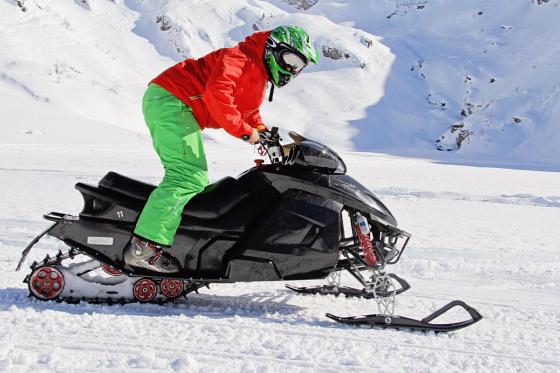 Snowmobile in Engelberg - Schneetöff, MoonBike & Bobsla fahren für 2 Personen 1 