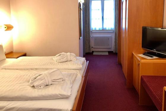 Wellness à Loèche-les-Bains - 1 nuit à l'hôtel 3* Maison Blanche et accès au centre thermal 8 