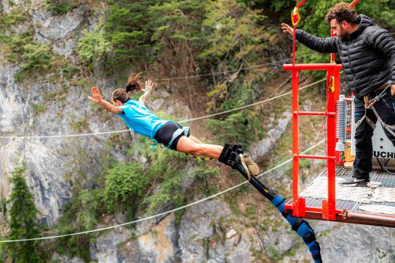 Bungee Jumping, Spa & Käsefondue - Bungee Jumping in Niouc, Spa und Bäder in St-Luc für 1 Person  