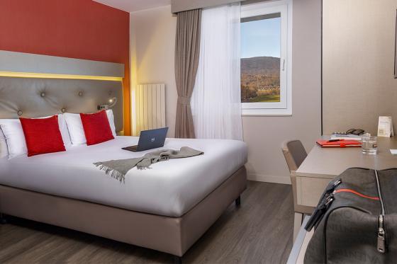 Escape Game à l'hôtel  - Séjour mystère face au Léman avec petit déjeuner pour 2 personnes  2 