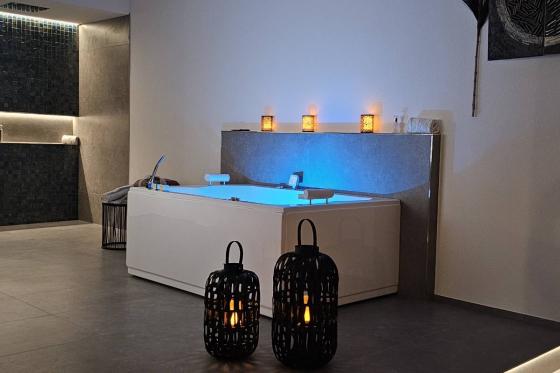 Wellness Übernachtung - in Diamond Luxury Suite mit Whirlpool, Sauna und Knabberteller für 2 3 
