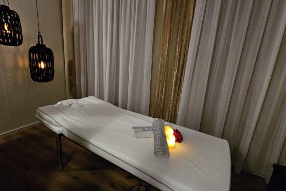 Wellness Übernachtung - in Diamond Luxury Suite mit Whirlpool, Sauna und Knabberteller für 2 5 