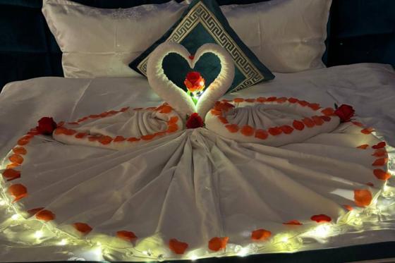 Wellness Übernachtung - in Diamond Luxury Suite mit Whirlpool, Sauna und Knabberteller für 2 10 