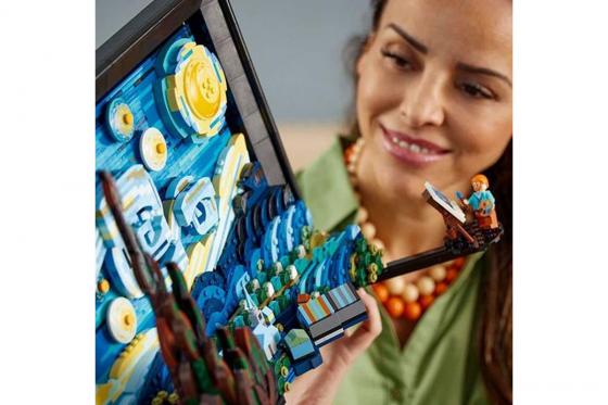 LEGO The Starry Night (21333) - Vincent van Gogh 3  LEGO The Starry Night (21333) - Vincent van Gogh 3