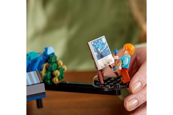 LEGO The Starry Night (21333) - Vincent van Gogh 4  LEGO The Starry Night (21333) - Vincent van Gogh 4