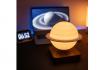 Schwebender LED Saturn - mit Holzsockel, (Ø18cm) 5