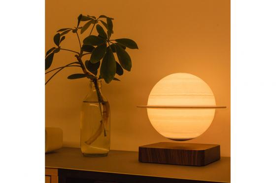 Schwebender LED Saturn - mit Holzsockel, (Ø18cm) 2  Schwebender LED Saturn - mit Holzsockel, (Ø18cm) 2
