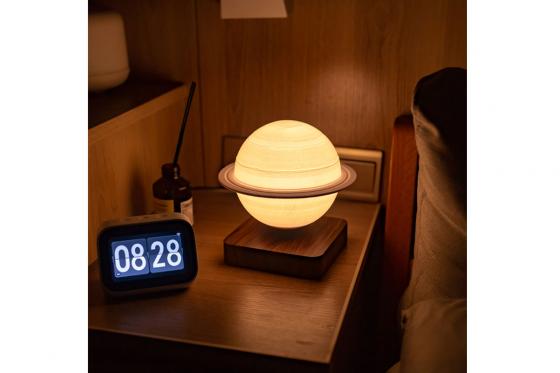 Schwebender LED Saturn - mit Holzsockel, (Ø18cm) 4  Schwebender LED Saturn - mit Holzsockel, (Ø18cm) 4