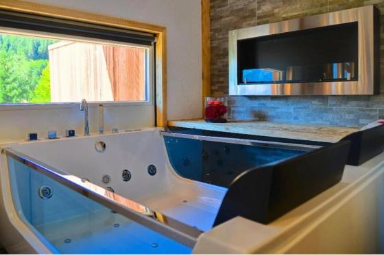 Loveroom Superior mit Whirlpool - inkl. romantisches 4-Gang-Menü für 2 Personen 4 