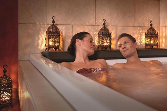 Nuit dans un 4* à Bâle - Entrée à aquabasilea pour la journée et un menu à 3 plats inclus, pour 2 3 