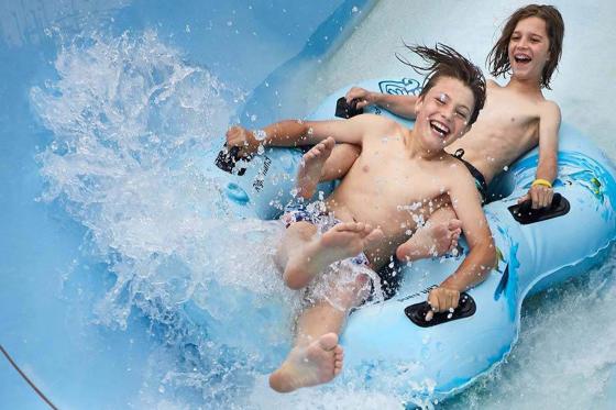 Eintritt ins Alpamare - Tageseintritt für 2 Erwachsene 4 