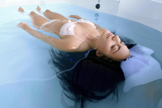 Floating 60 Minuten - inkl. Rückenmassage für 1 Person  