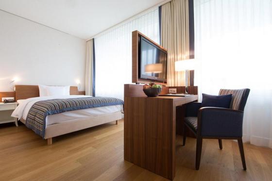 Junior Suite-Übernachtung - inkl. Frühstück, Prosecco und Erholung im Spa 1 