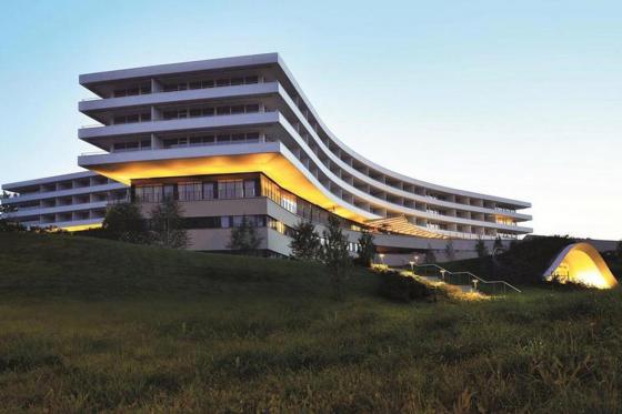 Junior Suite-Übernachtung - inkl. Frühstück, Prosecco und Erholung im Spa 9 