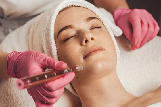 Soin visage Microneedling  - avec la luminotherapie pour 1 personne à Genève 5 