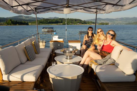 Grillboot - auf dem Zürichsee Mo - Mi für 10 Personen  