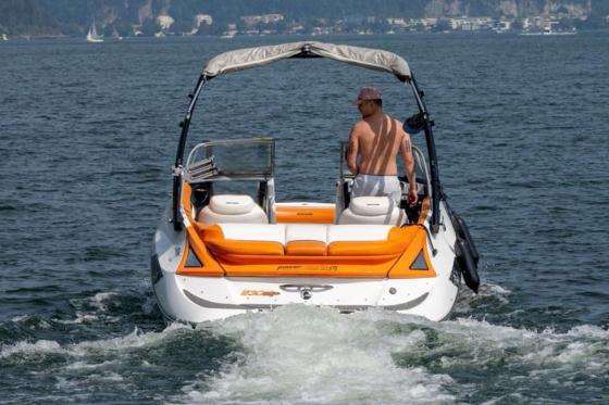 Partyboot - auf dem Vierwaldstättersee für 1 bis 8 Personen 5 