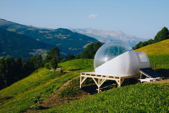 Séjour en Bubble Suite - pour les amoureux des étoiles avec lac de baignade pour 2 personnes  