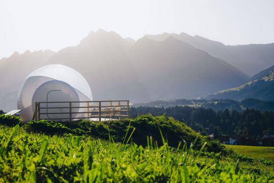 Séjour en Bubble Suite - pour les amoureux des étoiles avec lac de baignade pour 2 personnes 1 