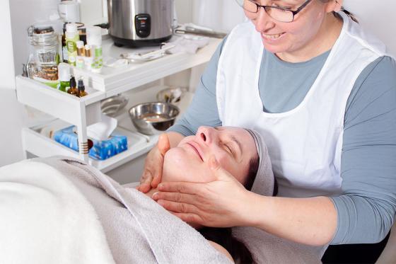 Gesichtsbehandlung - inkl. Getränk für 1 Person 1 