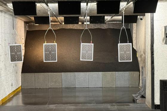 Indoor Schiessanlage - 3 Waffen nach Wahl, Mi-Fr für 1 Person 1 