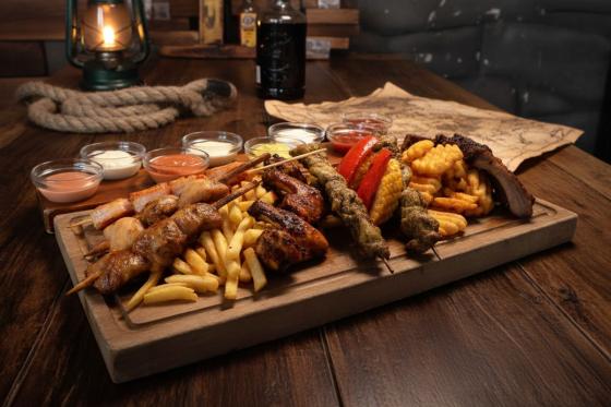 Piraten-Dinner für 2 - Ein Abend voller Genuss & Abenteuer  