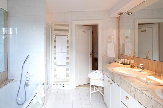 Wellnessübernachtung im Wallis - 2 Nächte in der Junior Suite inkl. Frühstück für 2 Personen 5 