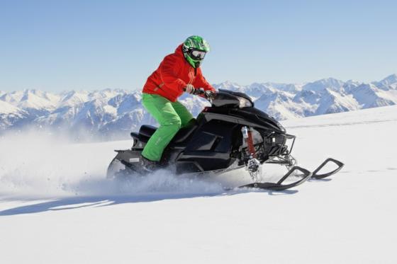 Snowmobile auf dem Titlis für 1 - 30min Schneeaction mit Apéro in Engelberg  