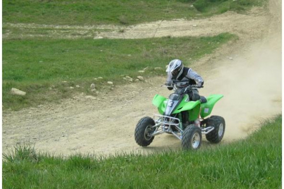 Quad auf Motocross Strecke - Fahrspass für Offroad-Fans 2 