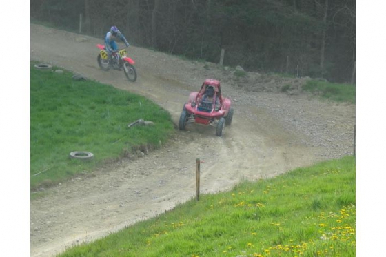 Quad auf Motocross Strecke - Fahrspass für Offroad-Fans 4 