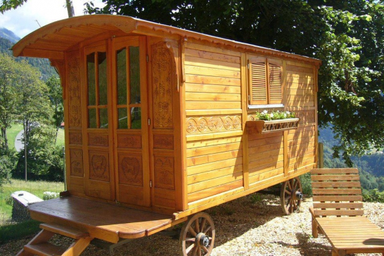 Nuit dans une roulotte - 1 nuit, avec petit déjeuner et libre accès à l'espace bien-être  