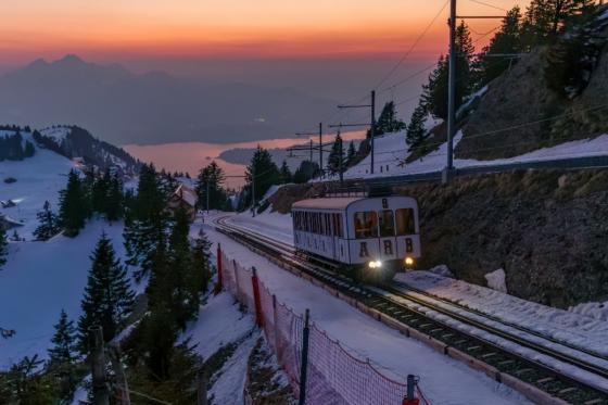 Fonduefahrt im Wagen 6 - im ältesten Elektro-Zahnradtriebwagen auf der Rigi für 2  