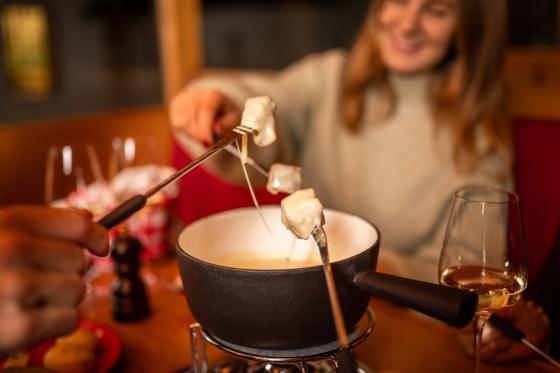 Fonduefahrt im Wagen 6 - im ältesten Elektro-Zahnradtriebwagen auf der Rigi für 2 2 