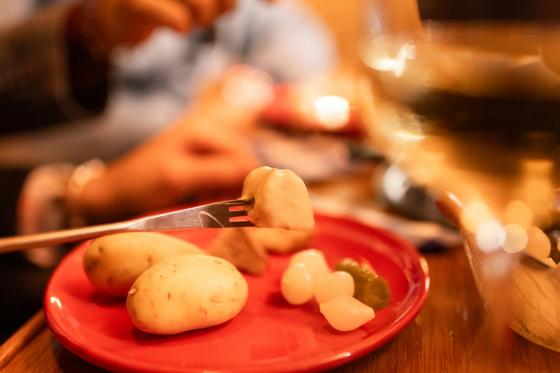 Fonduefahrt im Wagen 6 - im ältesten Elektro-Zahnradtriebwagen auf der Rigi für 2 3 