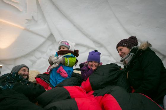 Nuit en igloo en famille - Incl. tour en raquettes et fondue 2 